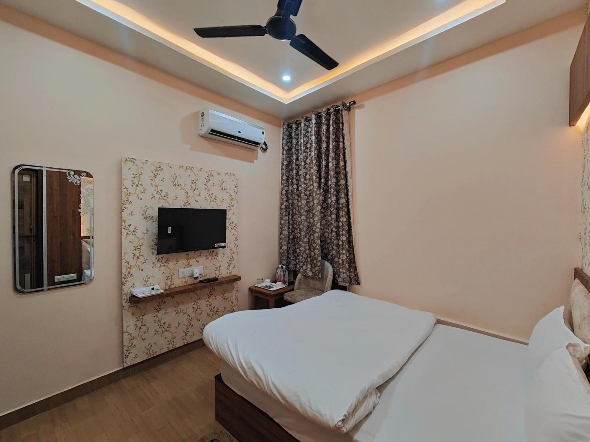 Hotel Mangal Murti Varanasi Eksteriør bilde